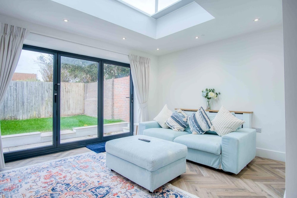 Hatherleigh Drive - 2 Bedroom House - Mumbles
