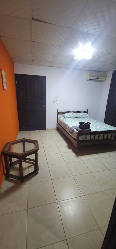 Cuartos independientes con baño privado