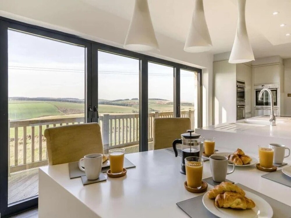 Sleeps 10 - Hot tub - Pool Table - Play Park