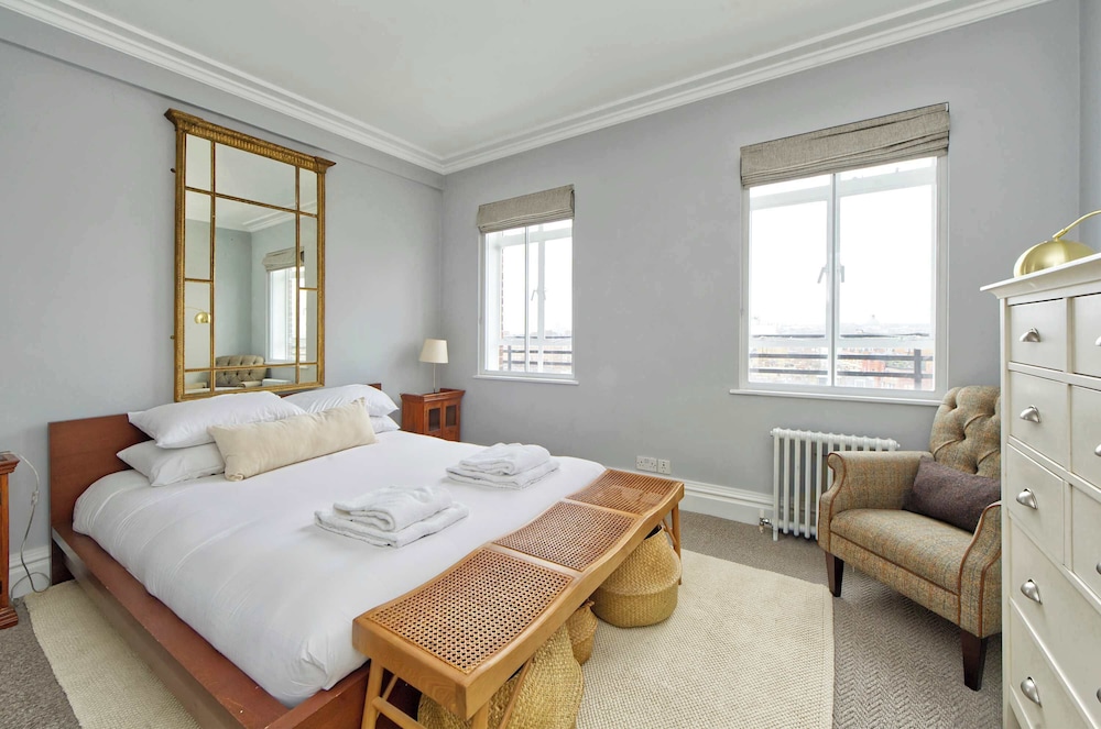 Large 1 Bedroom Apartment - Chelsea