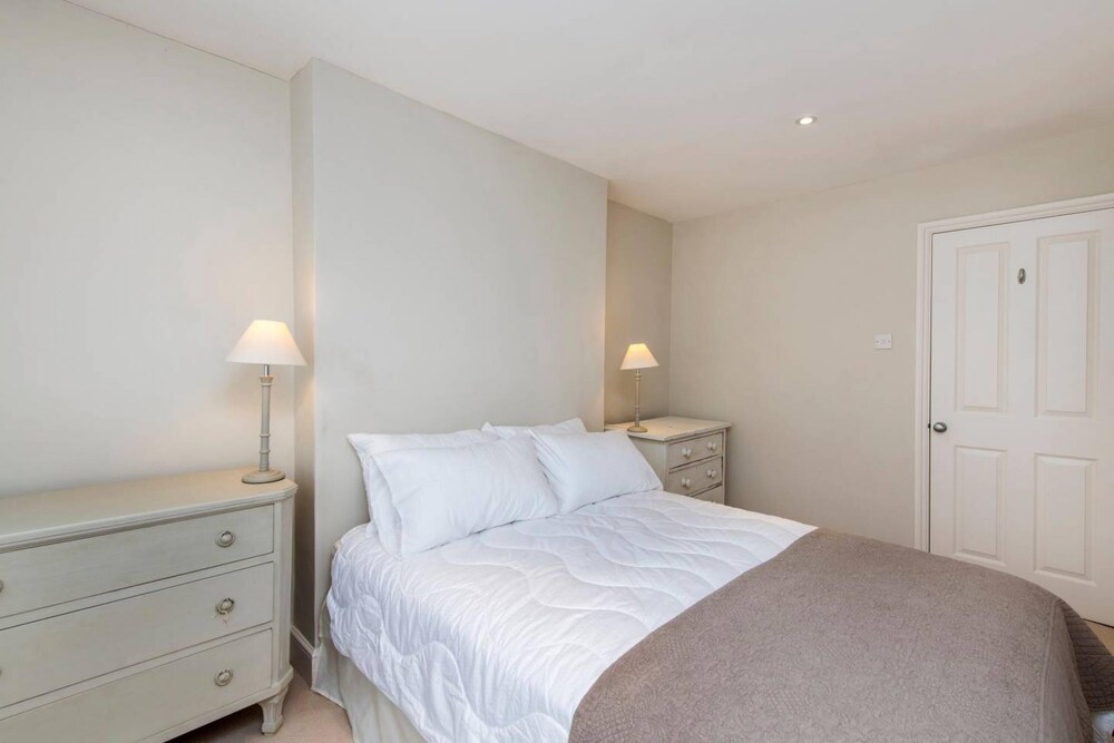 Delightful 2-bed Home Fulham