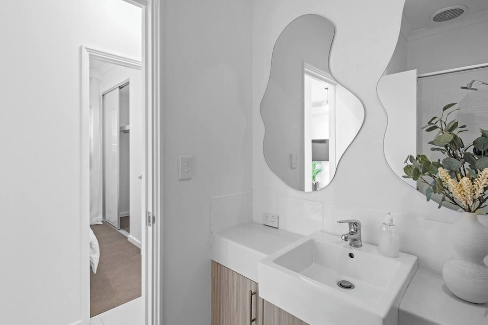 Best Location Armadale Sleeps 6