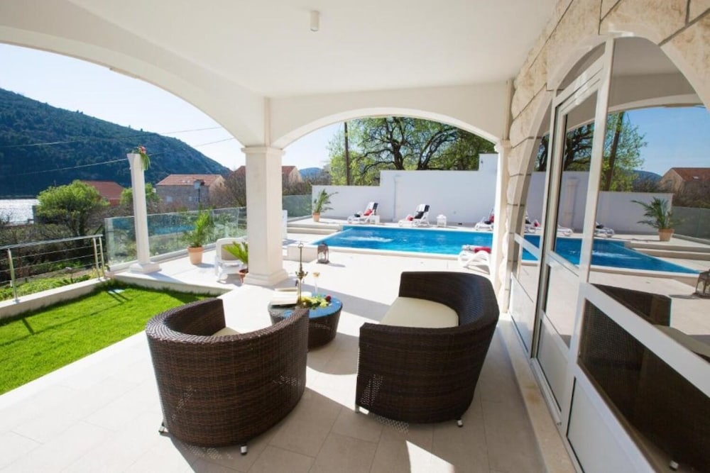 Franco - With sea View and Swimming Pool - H