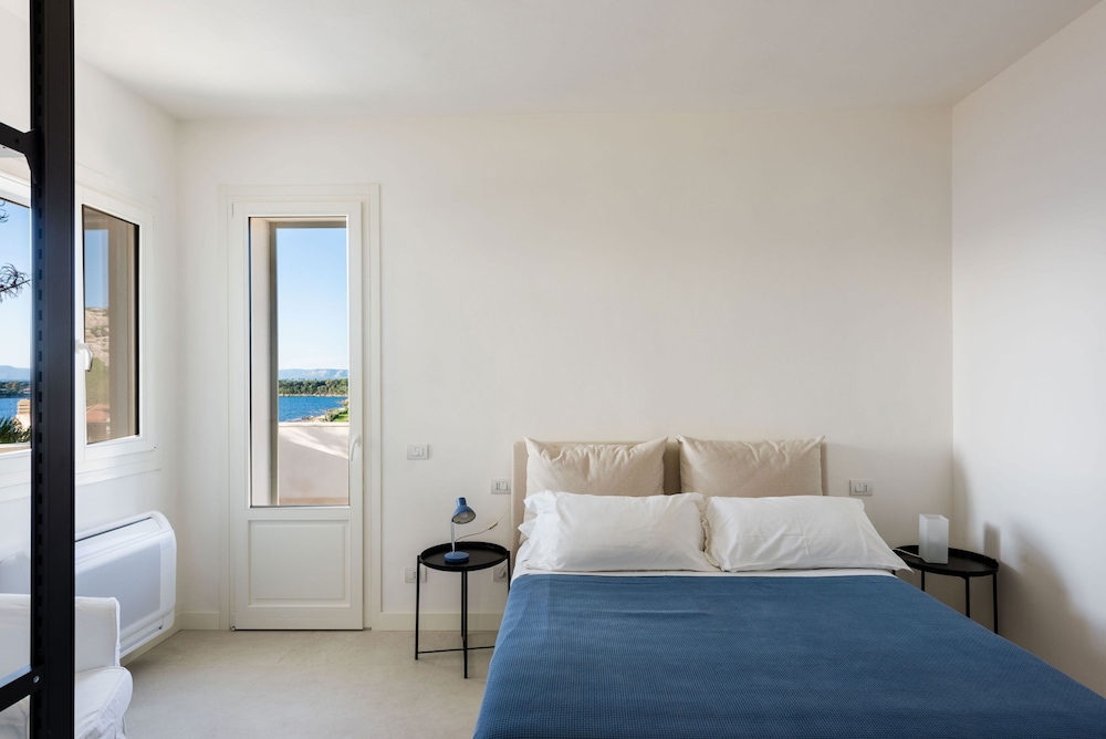 Villa Plemmiria by the Sea by Wonderful Italy