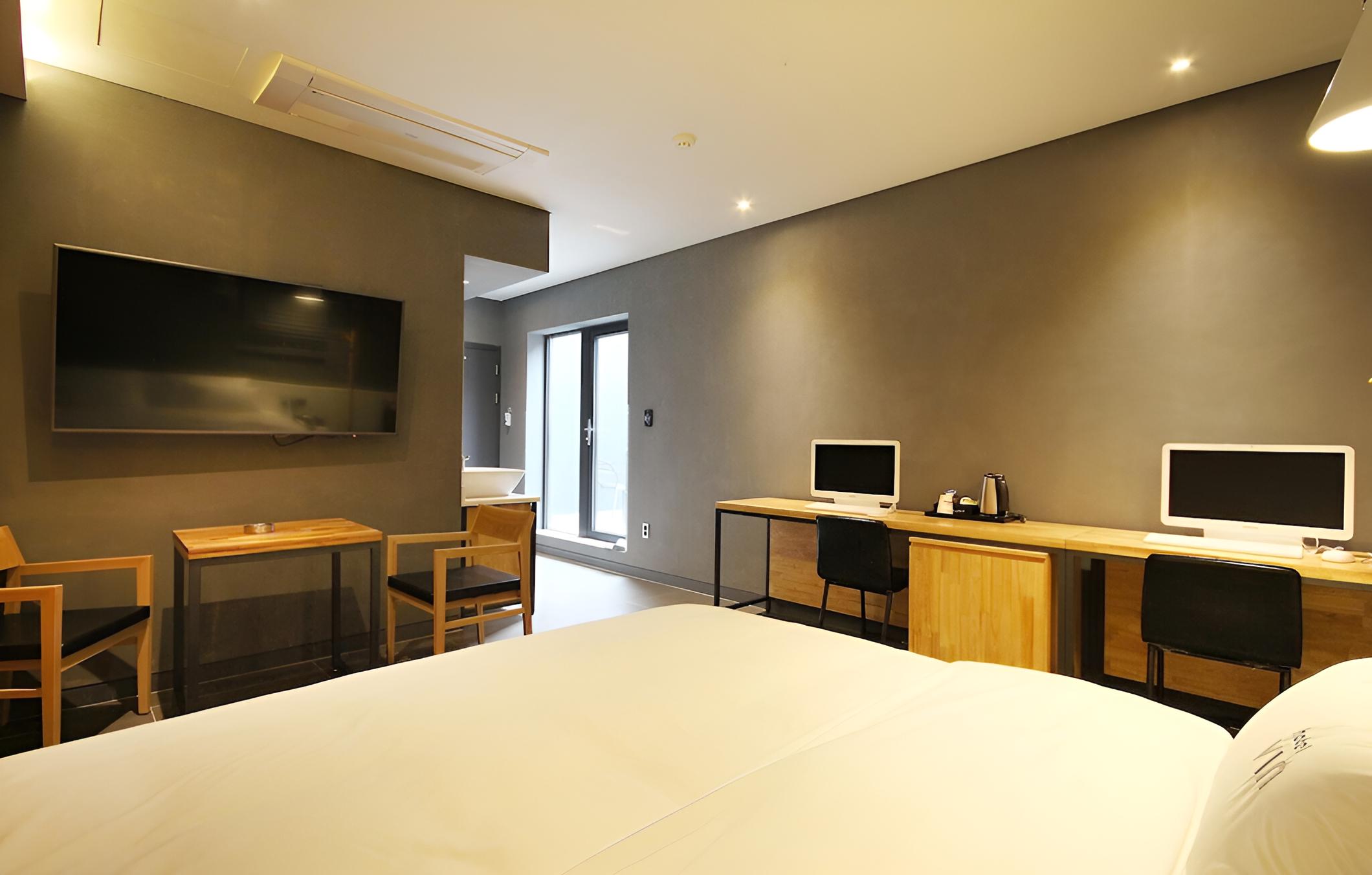 Changwon Jinhae Yongwon Hotel VIN view 2