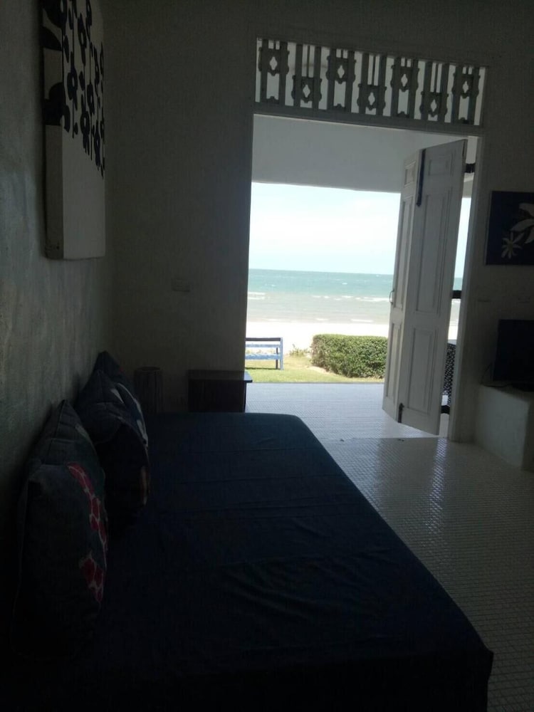 Hua Plee Lazy Beach
