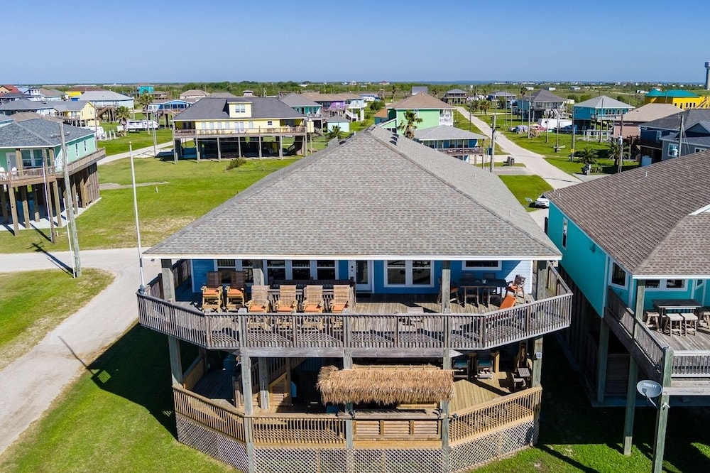 Just One More Day 4 Bedroom Home by RedAwning