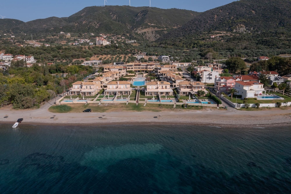 Seafront Villa Ciel With Private Pool in Nafpaktos