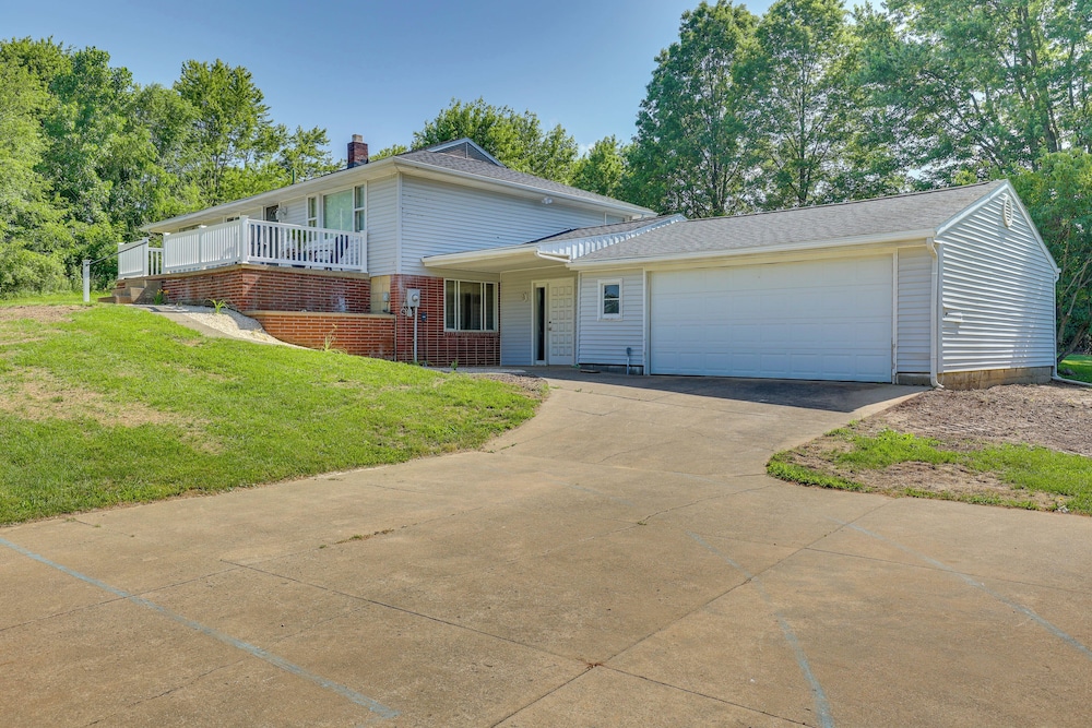 Fish, Hike & Golf: Leisurely Navarre Home w/ Yard!
