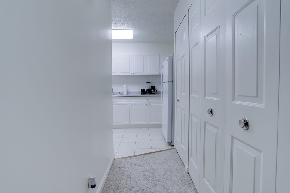Modern Apt Near Airport & Metro
