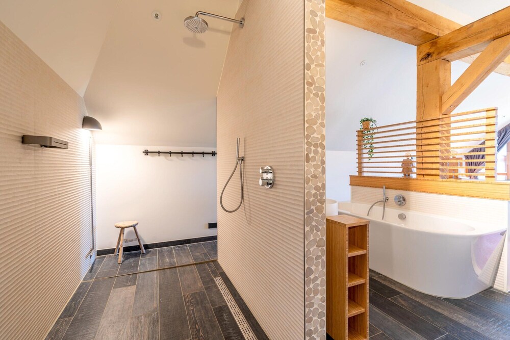Luxurious and Sustainable 6-person Holiday Villa