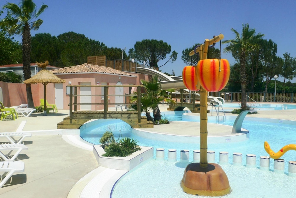 Mobile Home in Bessan With Terrace