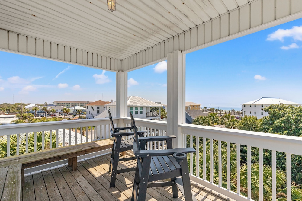 Beach House Spacious 4BR Retreat With Gulf Views & Observation Deck!