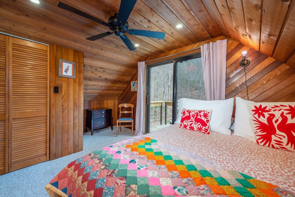 Heart Soul Log Cabin Sanctuary w Walking Trails