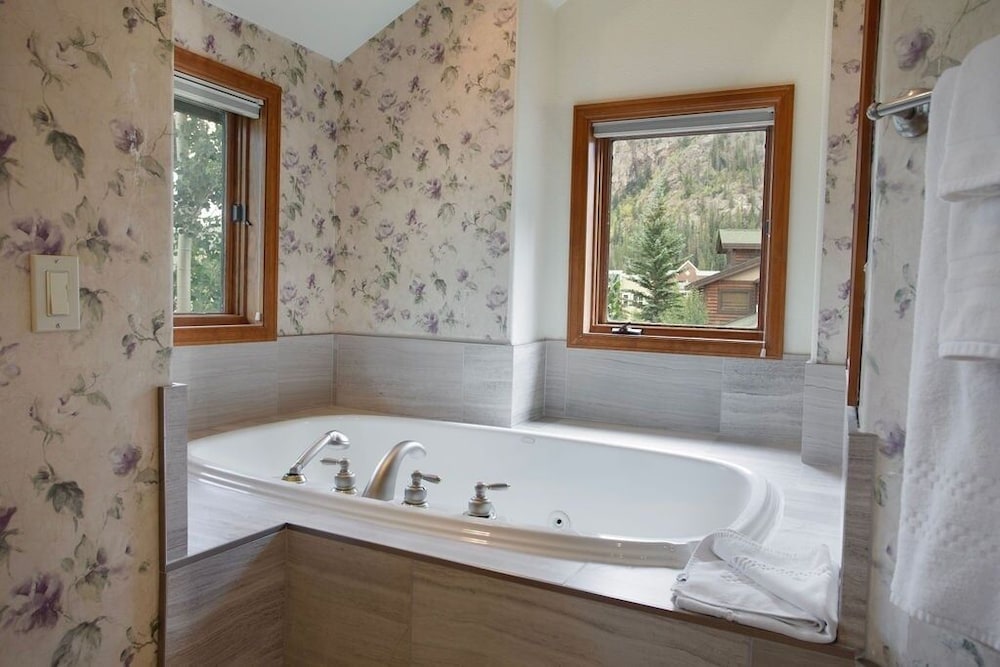Streamside Lane 4 Bedroom Home