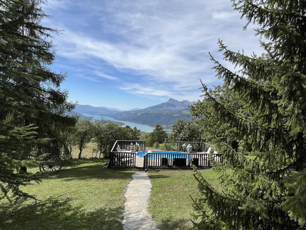 Holiday Home With Sauna, Saint-sauveur