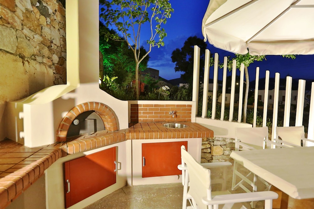 Ventoura Studios & Apartments