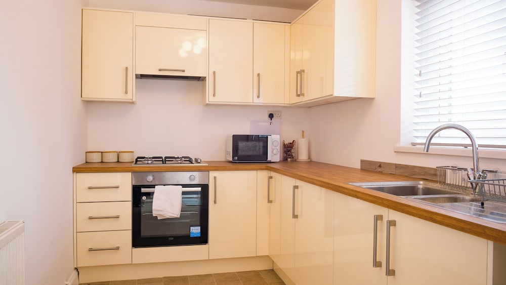 Housesleeps6-garden-parking-familly&contractors