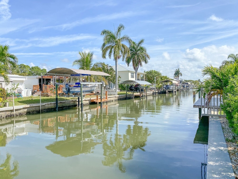 135 Island Escape: 5br Home W/ Pool And Spa! 5 Bedroom Home
