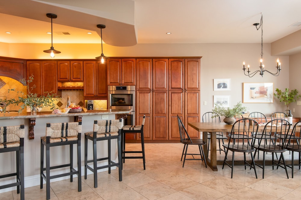 Colina by Avantstay Secluded Mountain Top Oasis w Pool Hot Tub Putting Green