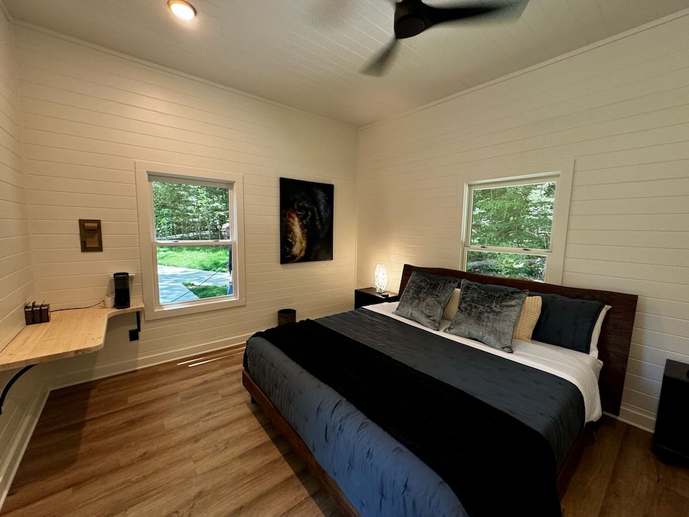 Mirror Cabin - Reflections
