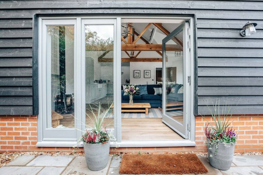 The Oak - Brand new Countryside 2 Bedroom Annex - From 165 Per Night