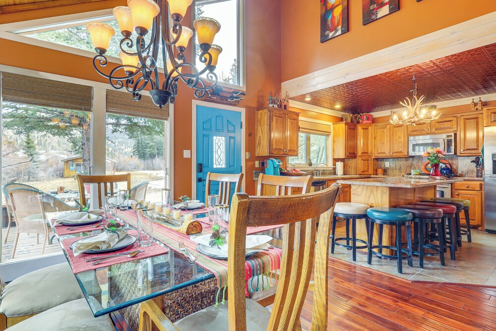 Walk to Main St: 'mountain Creek Home' w/ Chiminea