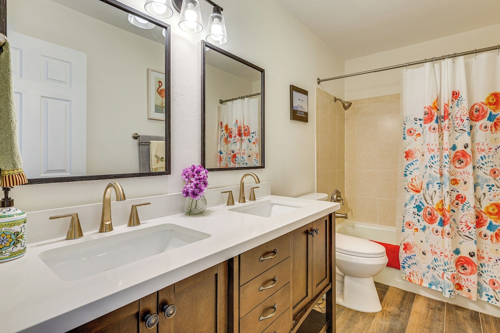 3 Mi to Fort Myers Beach: Unit w/ Furnished Patio!