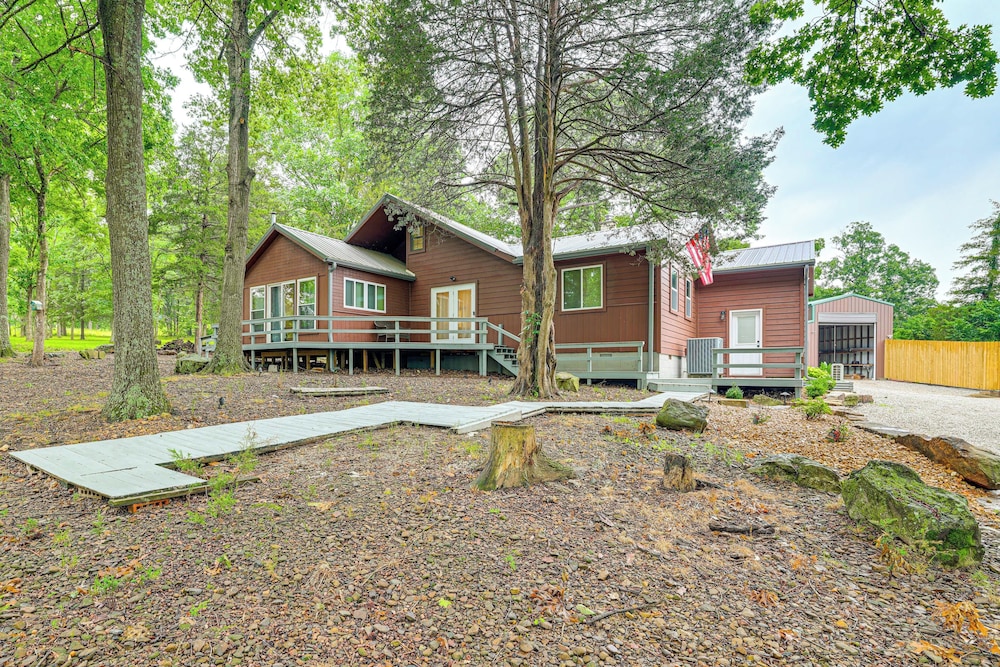 Near Bella Vista Trails & Elk River: Family Home!