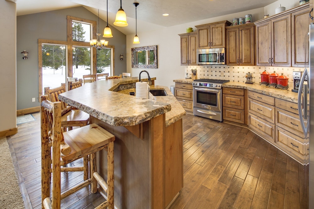 56540 Sunstone Loop 4 Bedroom Home