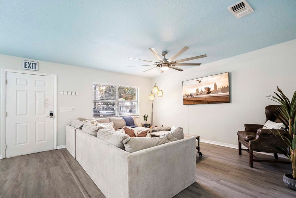Uptown Gem The Castaway Cottage Dog Friendly