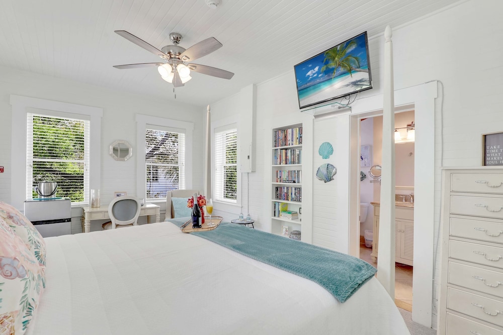 Hibiscus House Bed Breakfast Seashell Room