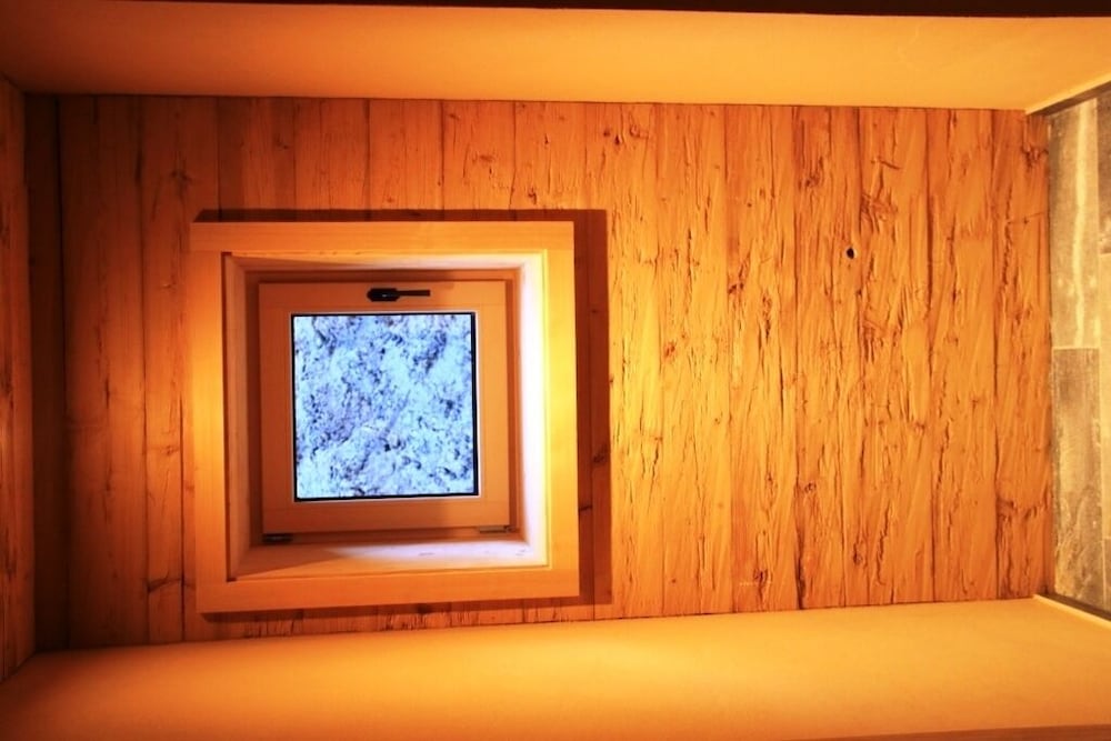 Alpen Select Lodge for 16-24 People