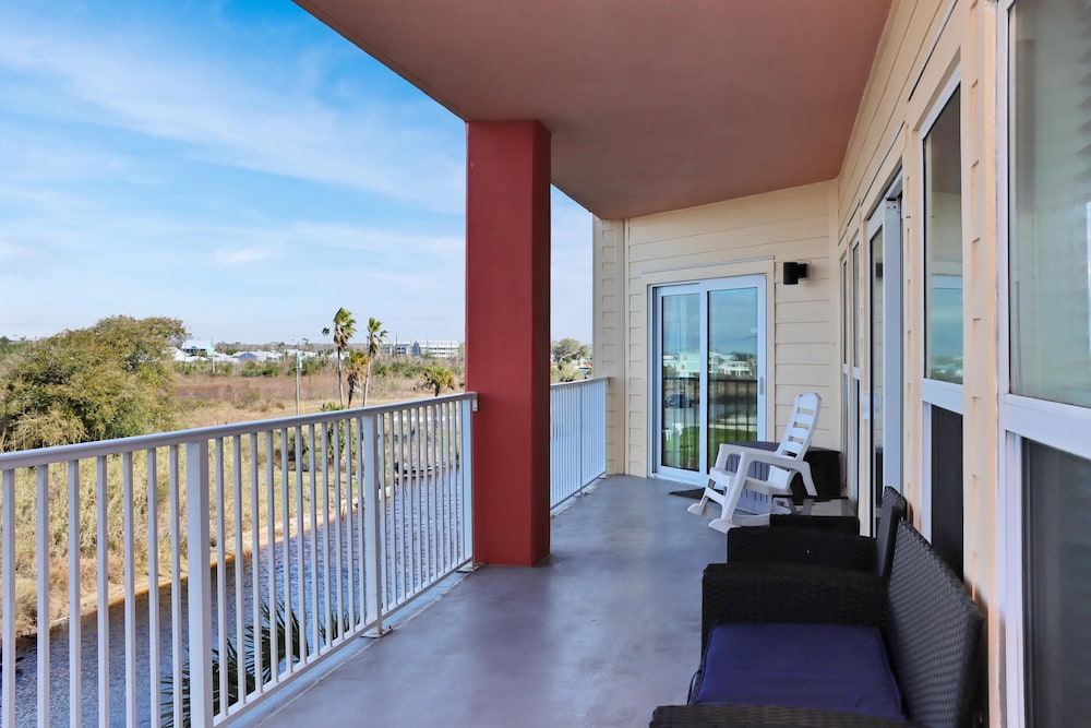 Paradise Shores 200