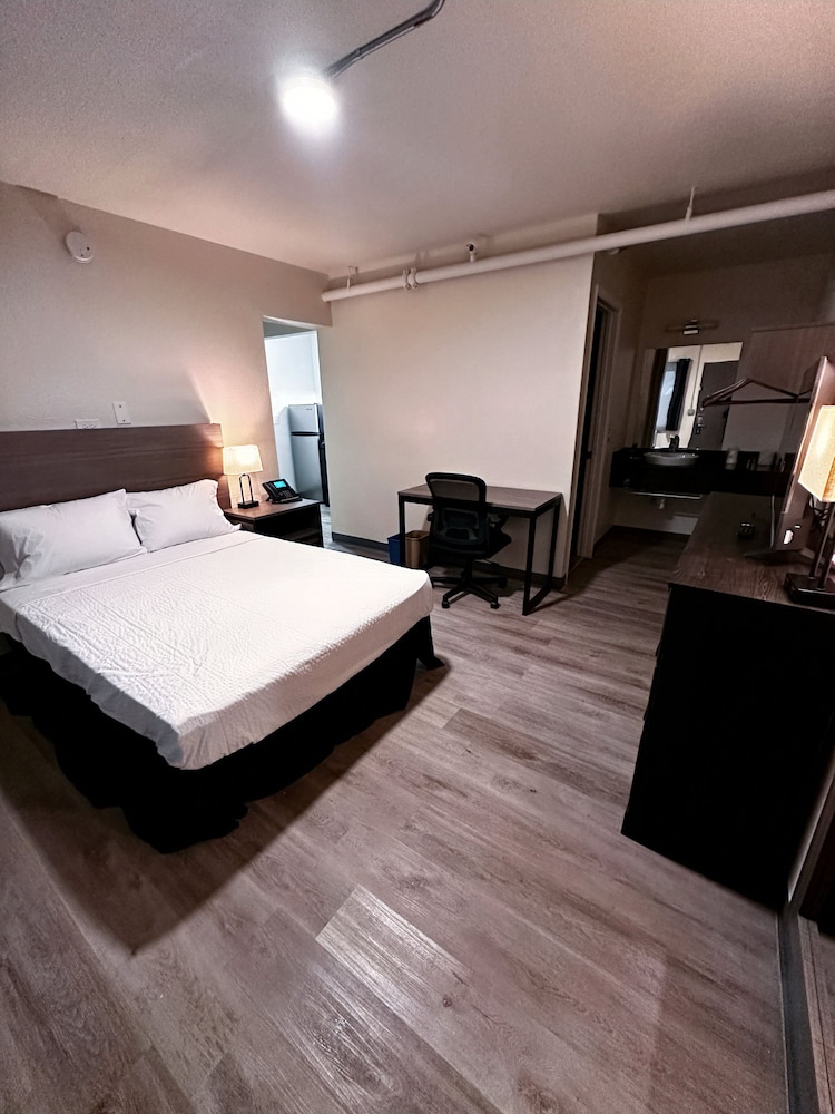 Studio City Suites, A Travelodge By Wyndham