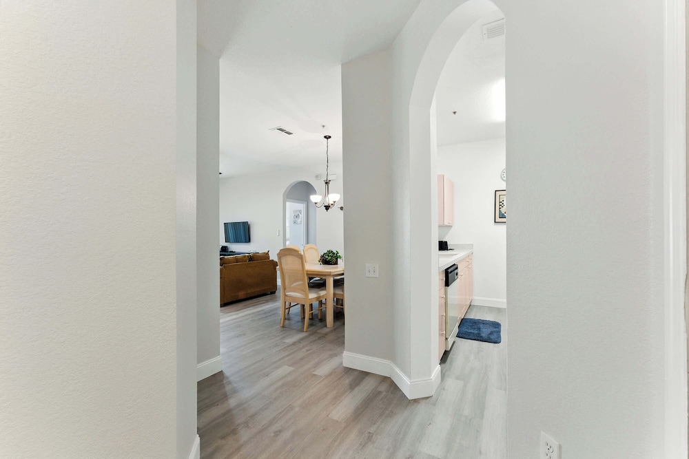 Resort Condo 3BR - Pool Balcony Near Disney