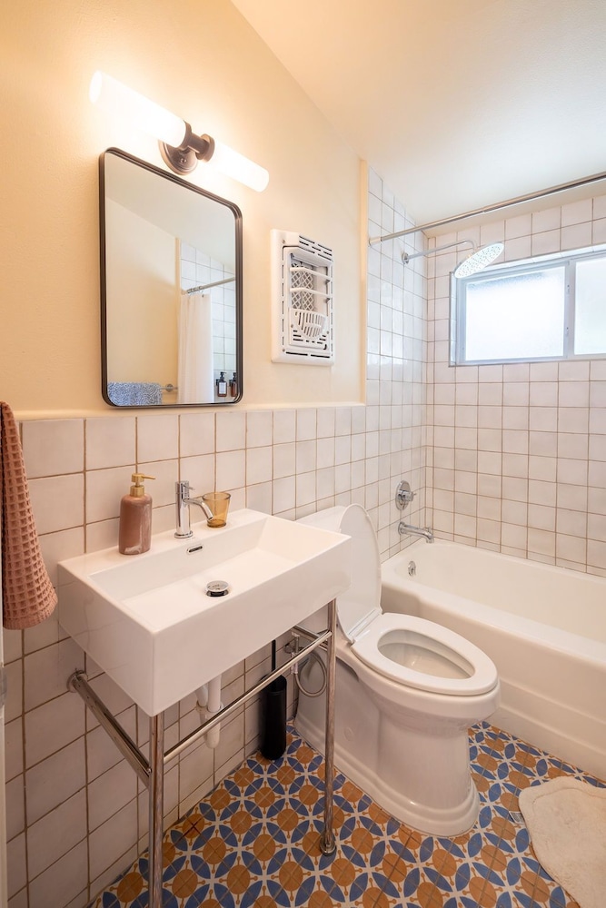 Palma Plaza Unit C