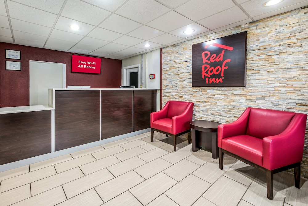 Red Roof Inn  Suites Wapakoneta - Property Image 2