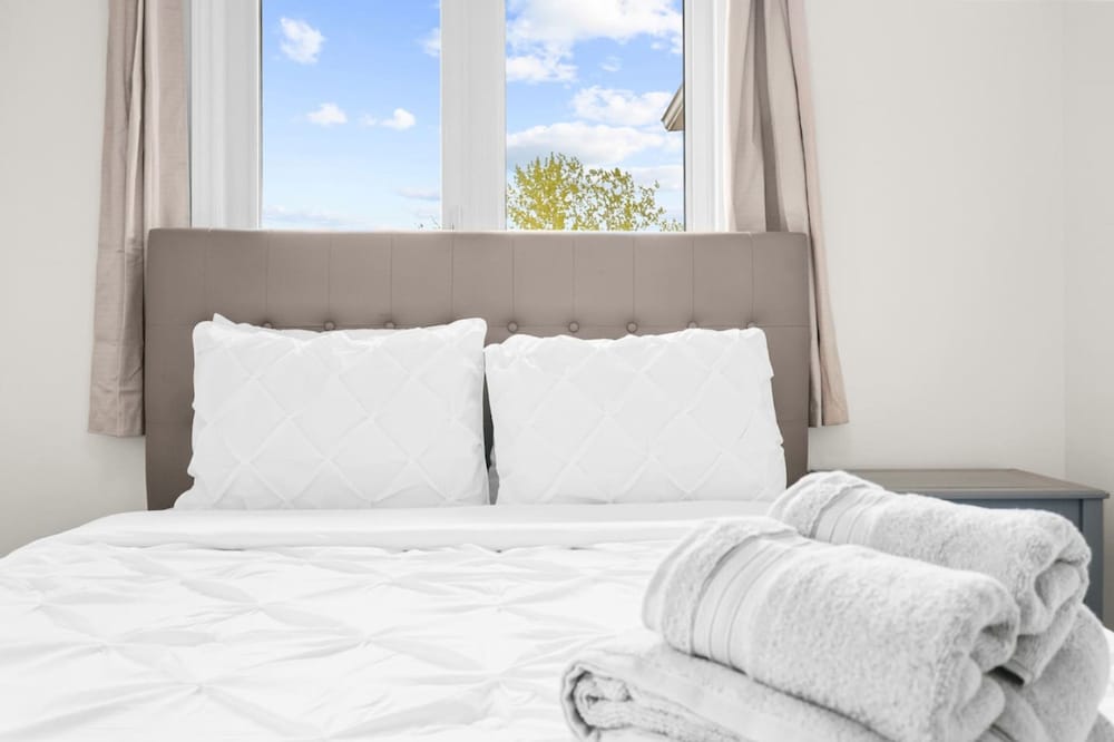 Newly Renovated 3BR in Whitby Family-friendly