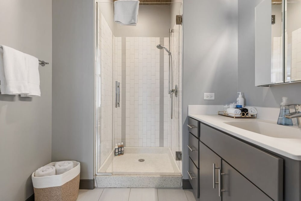 Designer Combo The Loop 2x 3BR Group Stay Views