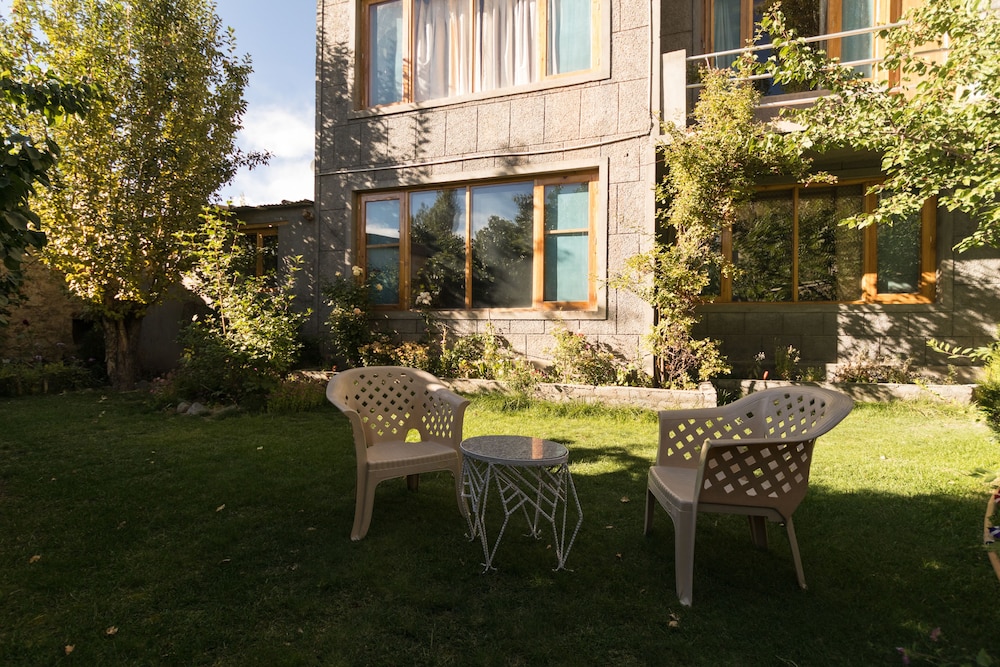 Radhu's Boutique Inn