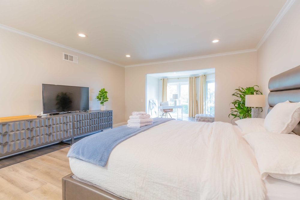 Luxury Pool Home in Glendora Foothills Retreat