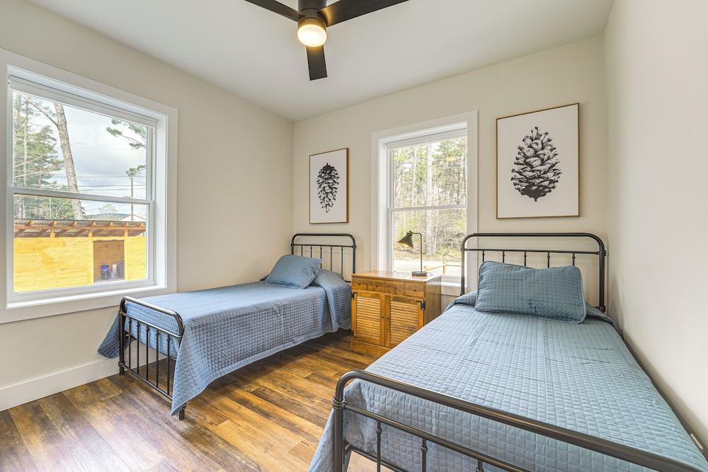 Walk to Sebago Town Beach: Luxe Townhome w/ Grill