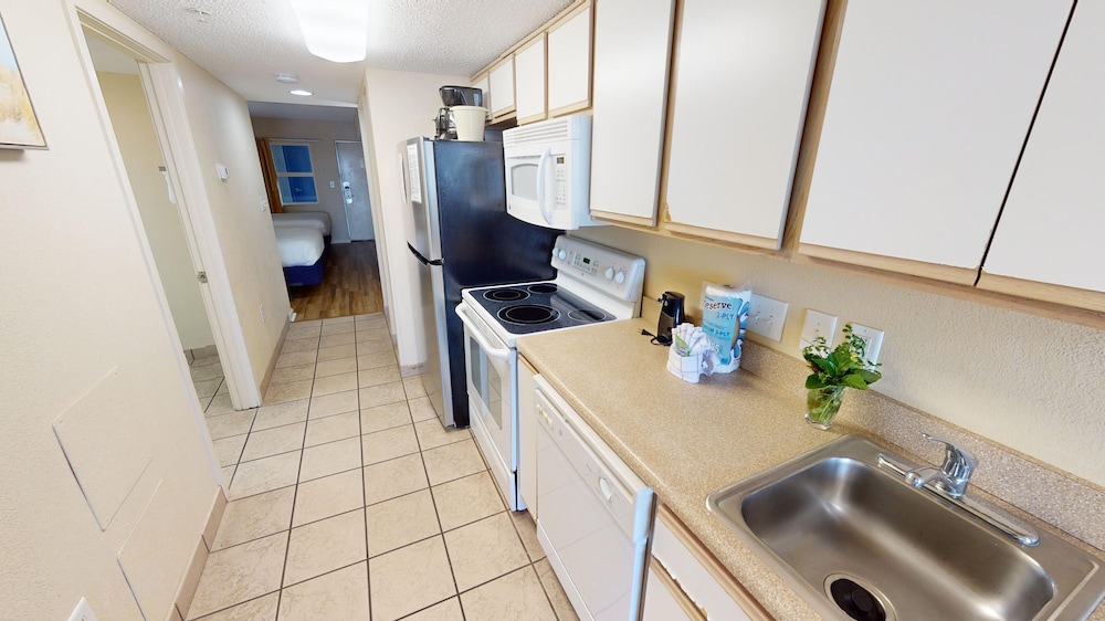 Atlantica 455 1 Bedroom Condo