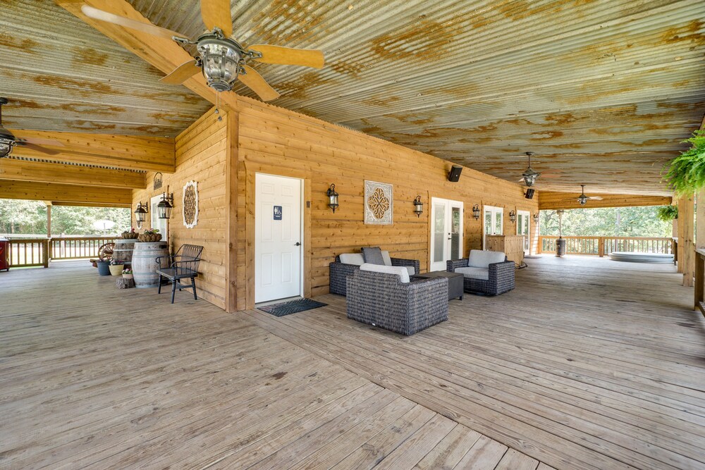 Charming Texarkana Home: Lake & Pool Access! view 3