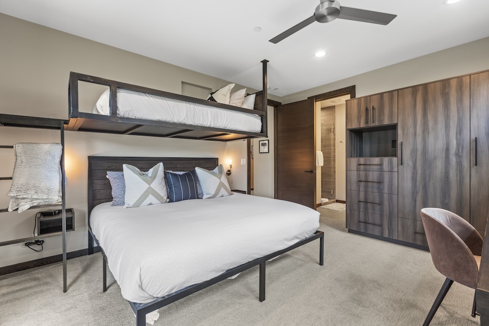 Nine Peaks 4 Bedroom Home