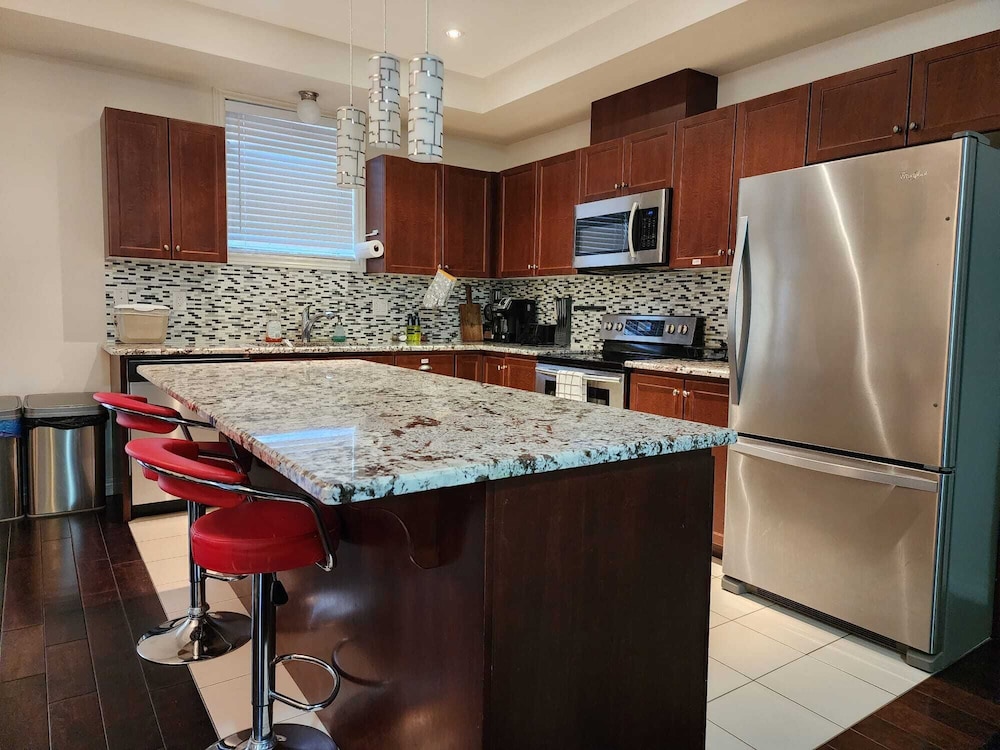 Kitchener Vacations - Beautiful Three Bedroom House - Property Image 16