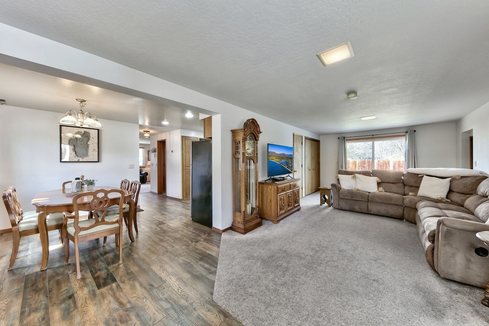 853p Lakeside Beach 4 Bedroom Home