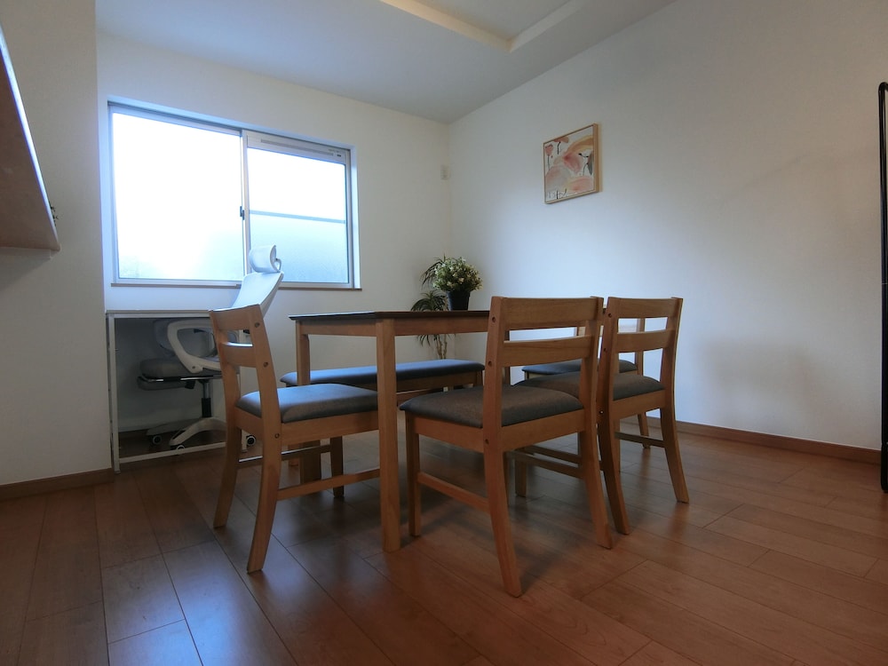 eRapos House Imamiya