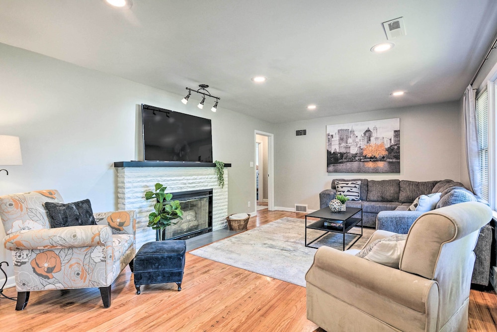 Springfield Vacations - Charming Springfield Home w/ Private Backyard - Property Image 1